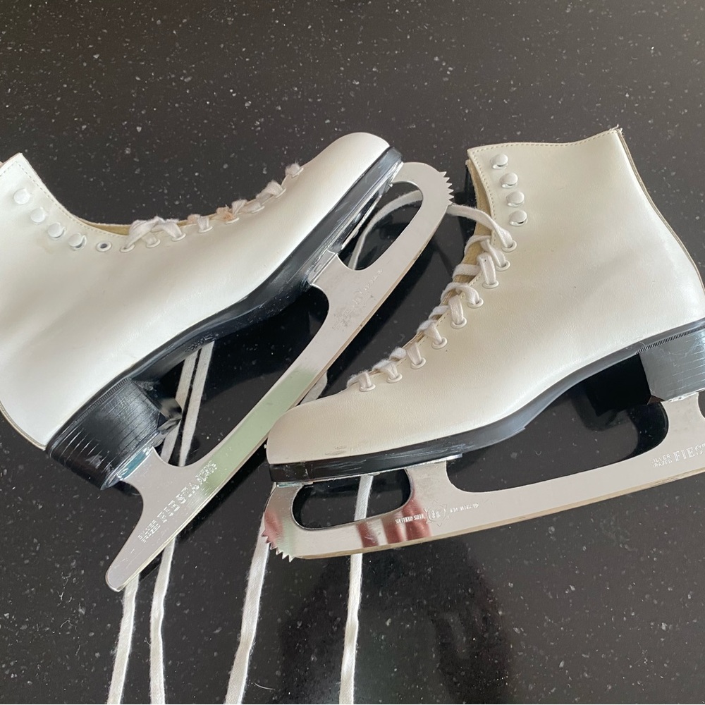 Riedell women’s figure skates sz 7